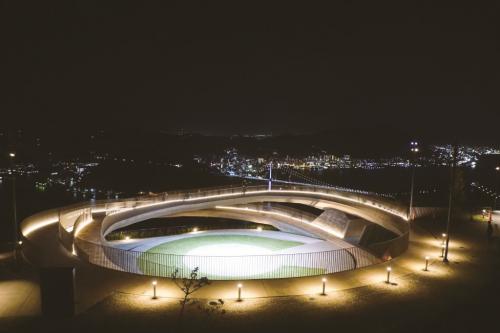 完成したヒノヤマリングの夜の写真