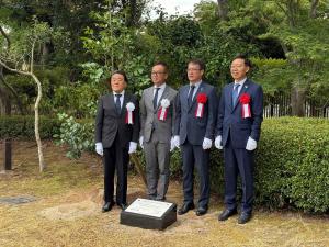 ２